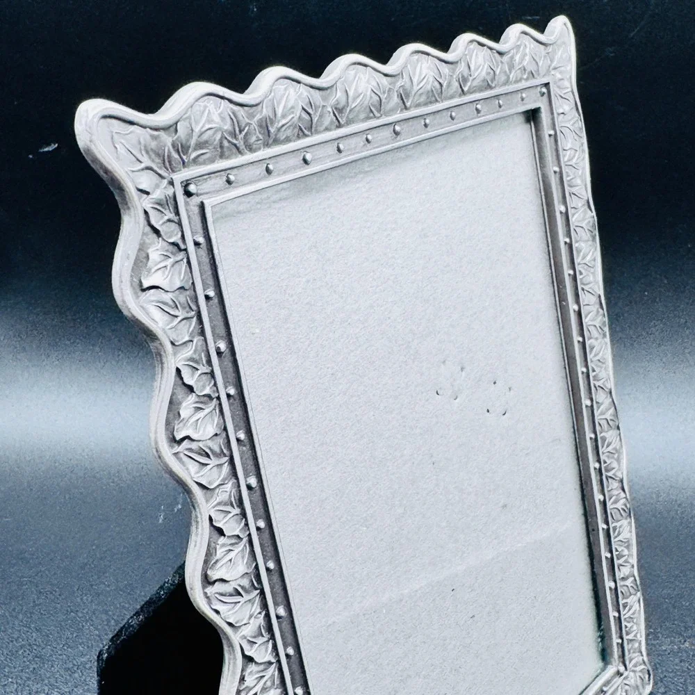 Vintage Ornate Silver Tone Leaf Scalloped Metal Picture Frame 4 X 6 Tabletop